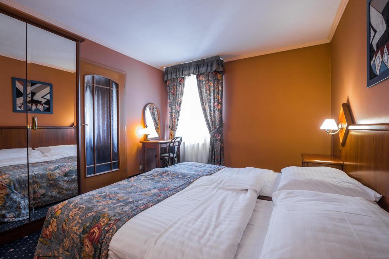 Hotel Concertino Zlata Husa Jindřichův Hradec Exterior foto