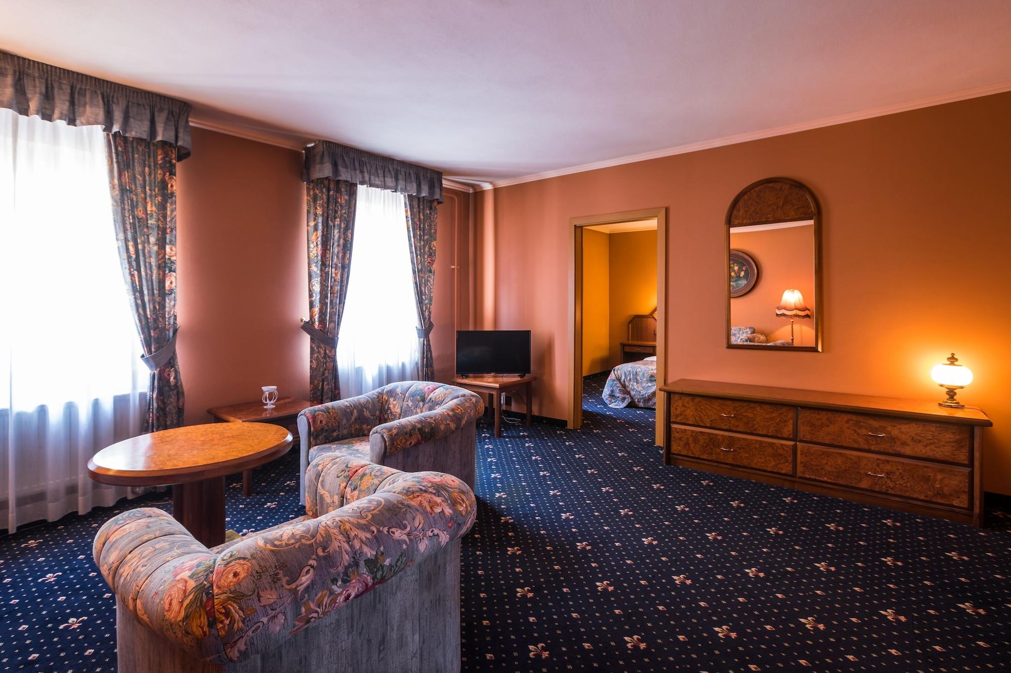 Hotel Concertino Zlata Husa Jindřichův Hradec Exterior foto