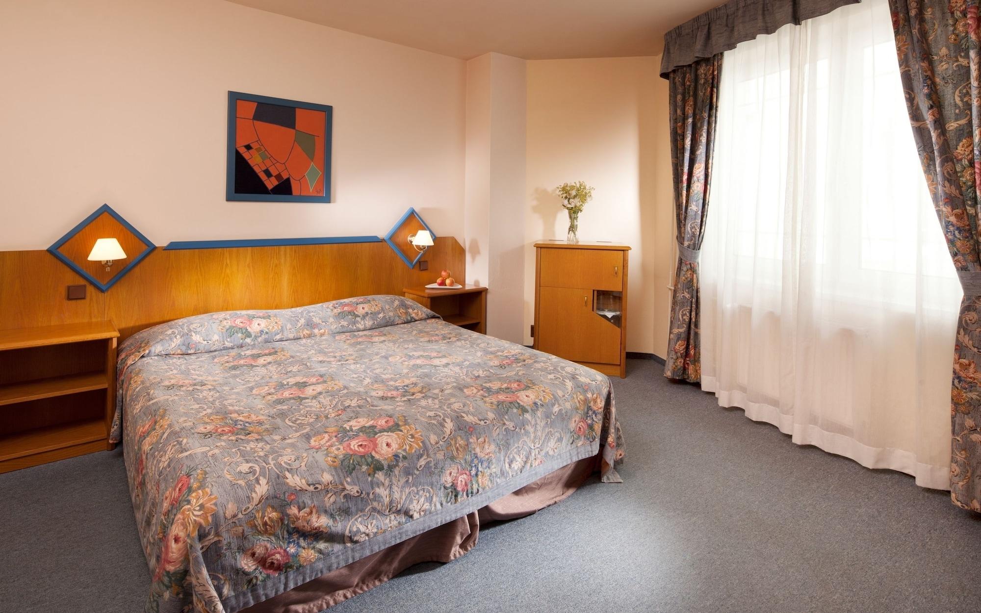 Hotel Concertino Zlata Husa Jindřichův Hradec Exterior foto