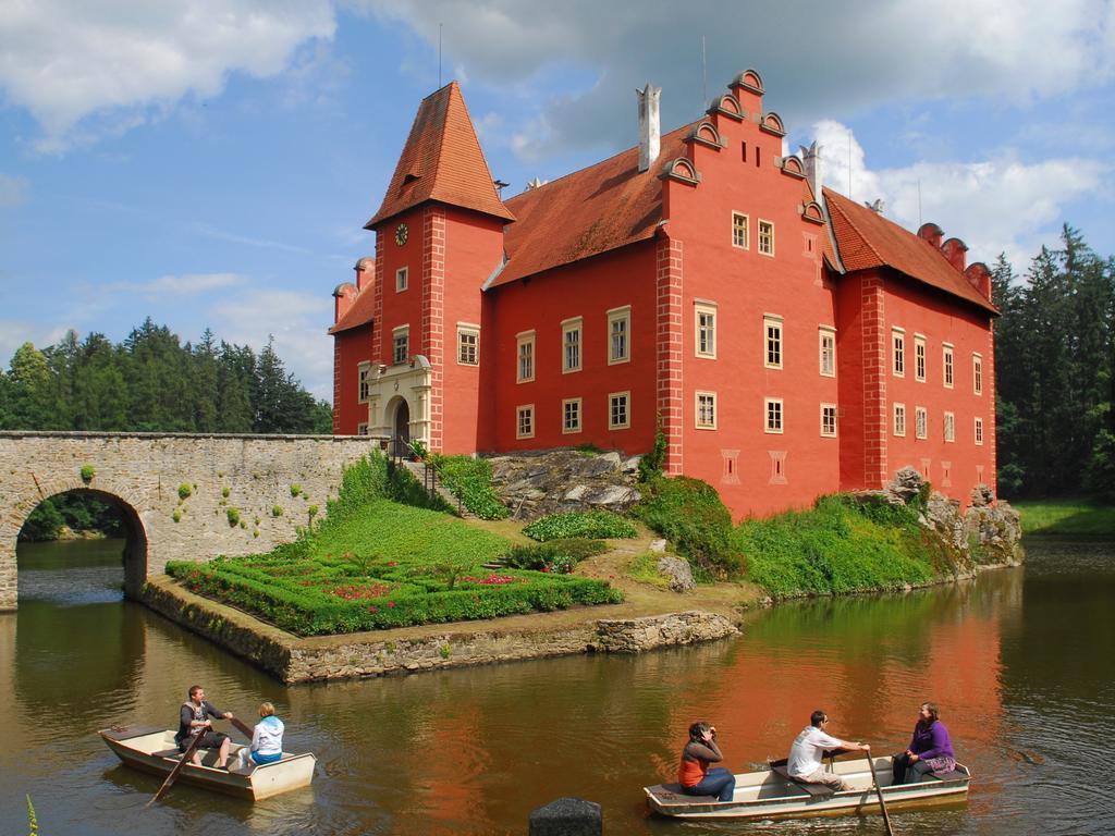 Hotel Concertino Zlata Husa Jindřichův Hradec Exterior foto