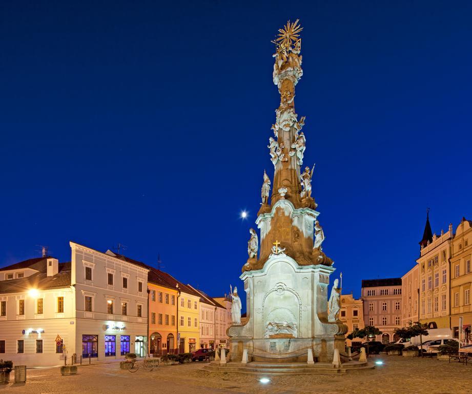 Hotel Concertino Zlata Husa Jindřichův Hradec Exterior foto