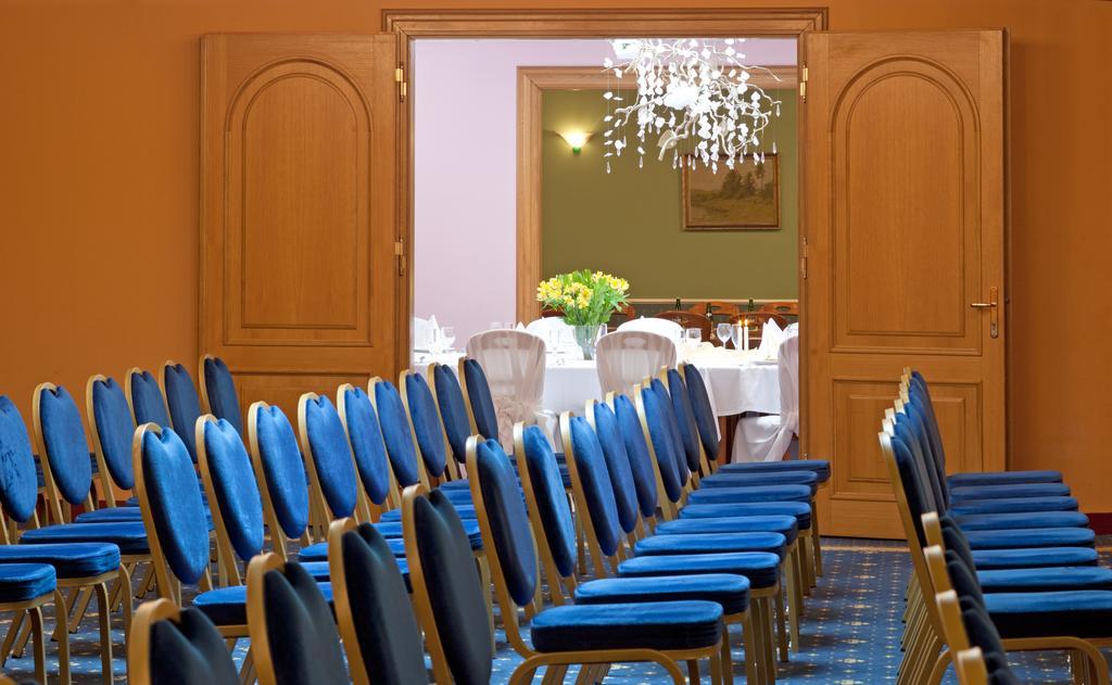 Hotel Concertino Zlata Husa Jindřichův Hradec Exterior foto