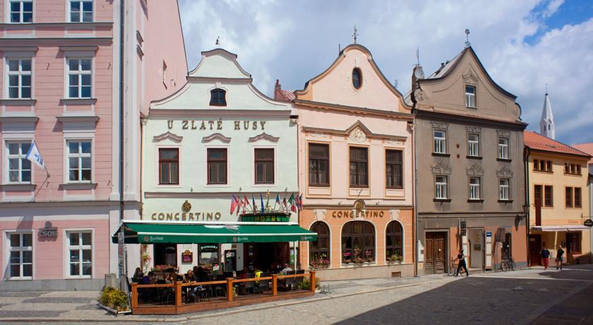 Hotel Concertino Zlata Husa Jindřichův Hradec Exterior foto